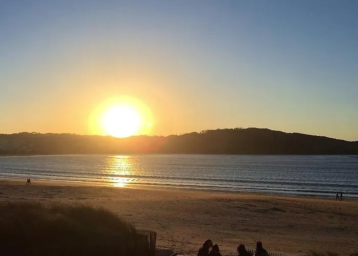 Granada Holidays 招待所 *