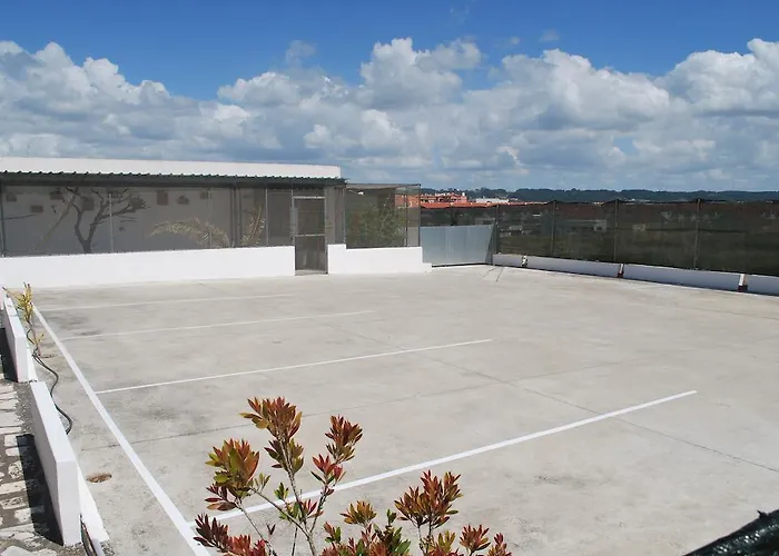 Granada Holidays 招待所 *