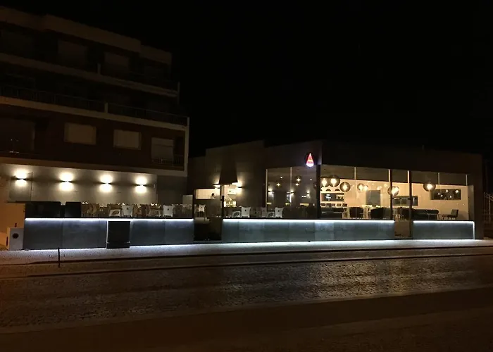 Granada Holidays 招待所 *